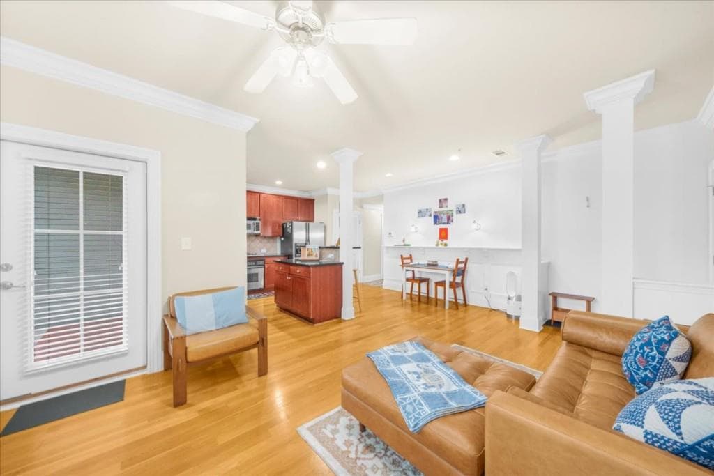 2 bedroom, 3 bathroom, 1,200 sq ft townhouse for sale at 199 Le Gran Court, Sandy Springs, GA 30328 — photo 9