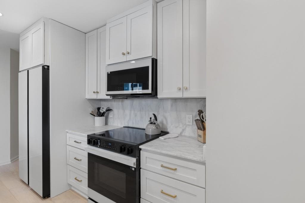 2 bedroom, 2 bathroom, 1,233 sq ft condominium for sale at 3040 Peachtree Road 211, Atlanta, GA 30305 — photo 7