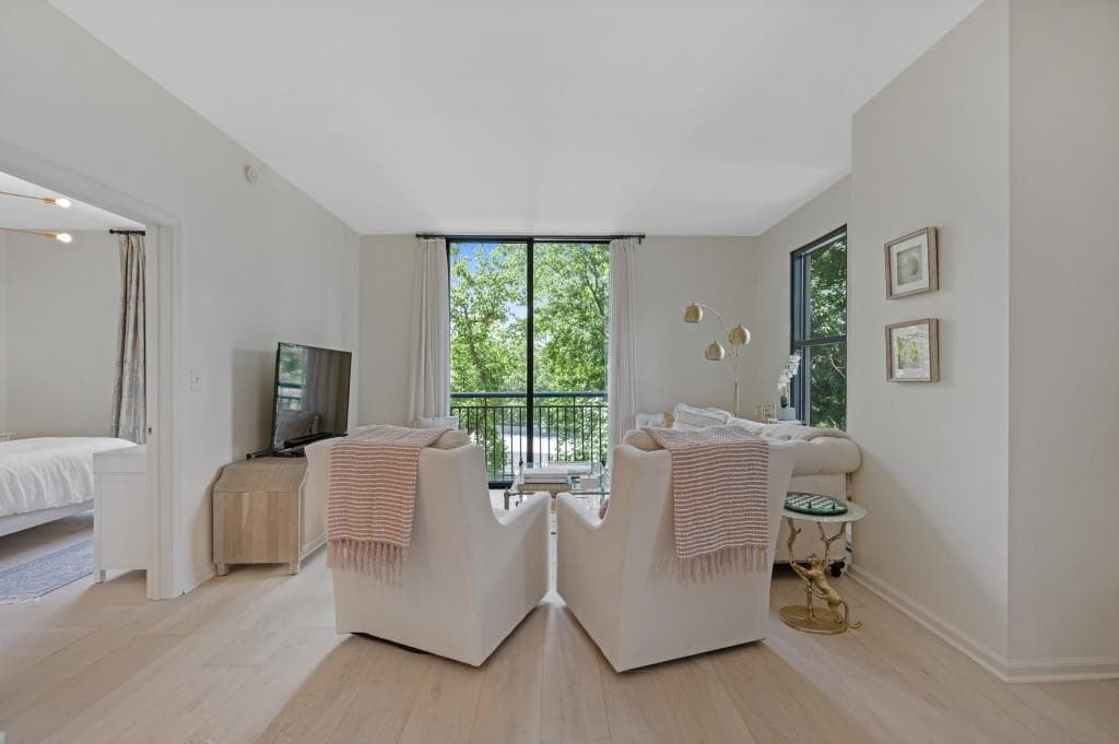 2 bedroom, 2 bathroom, 1,233 sq ft condominium for sale at 3040 Peachtree Road 211, Atlanta, GA 30305 — photo 9