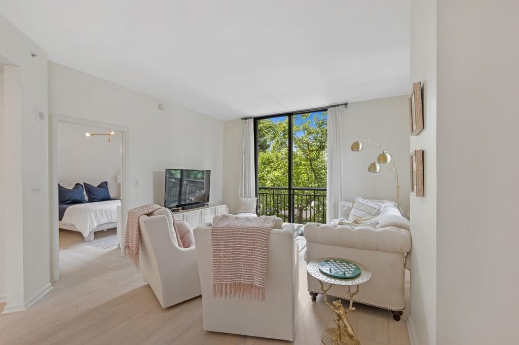 2 bedroom, 2 bathroom, 1,233 sq ft condominium for sale at 3040 Peachtree Road 211, Atlanta, GA 30305 — photo 2