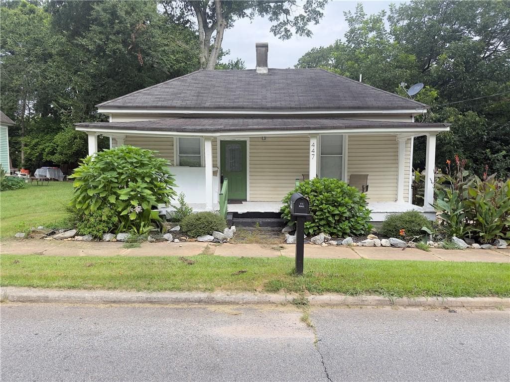 2 bedroom, 1 bathroom, 960 sq ft single family residence for sale at 447 N 9th Street, Griffin, GA 30223 — photo 1 of 13