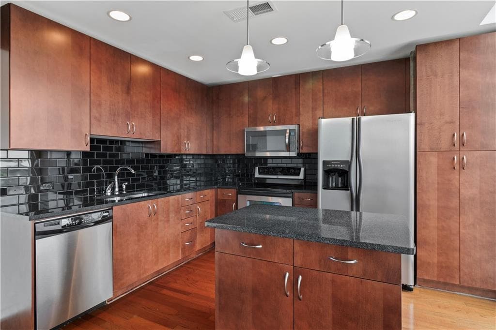 1 bedroom, 1 bathroom, 808 sq ft condominium for sale at 860 Peachtree Street 1612, Atlanta, GA 30308 — photo 3
