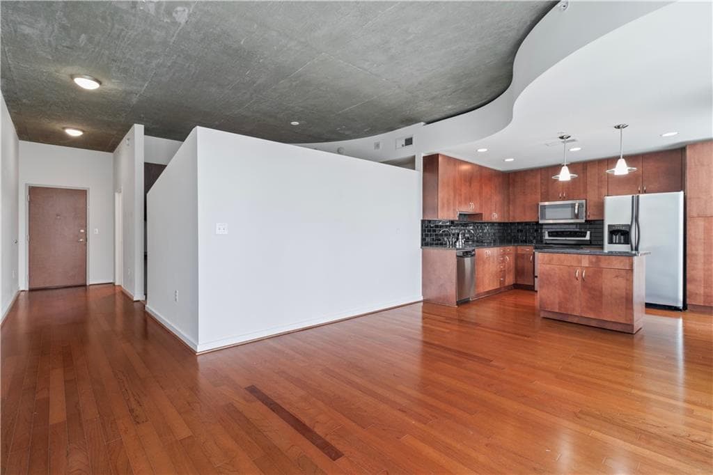 1 bedroom, 1 bathroom, 808 sq ft condominium for sale at 860 Peachtree Street 1612, Atlanta, GA 30308 — photo 4