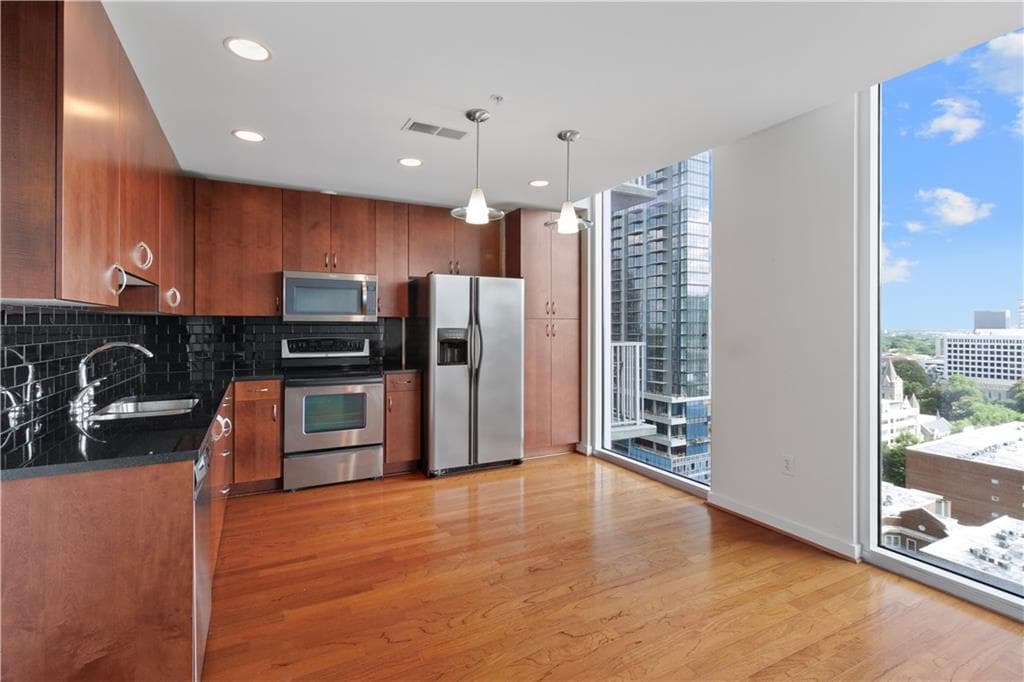 1 bedroom, 1 bathroom, 808 sq ft condominium for sale at 860 Peachtree Street 1612, Atlanta, GA 30308 — photo 6