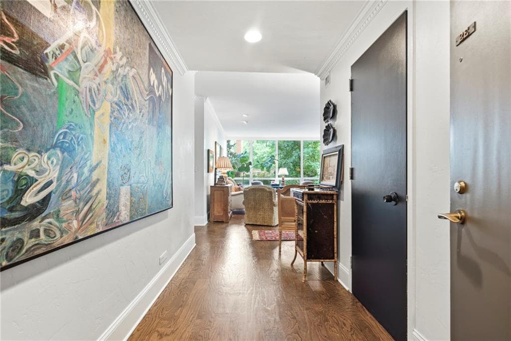 2 bedroom, 2 bathroom, 1,594 sq ft condominium for sale at 2575 Peachtree Road 2E, Atlanta, GA 30305 — photo 3