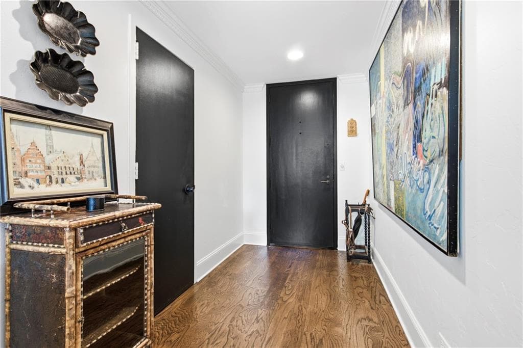 2 bedroom, 2 bathroom, 1,594 sq ft condominium for sale at 2575 Peachtree Road 2E, Atlanta, GA 30305 — photo 4