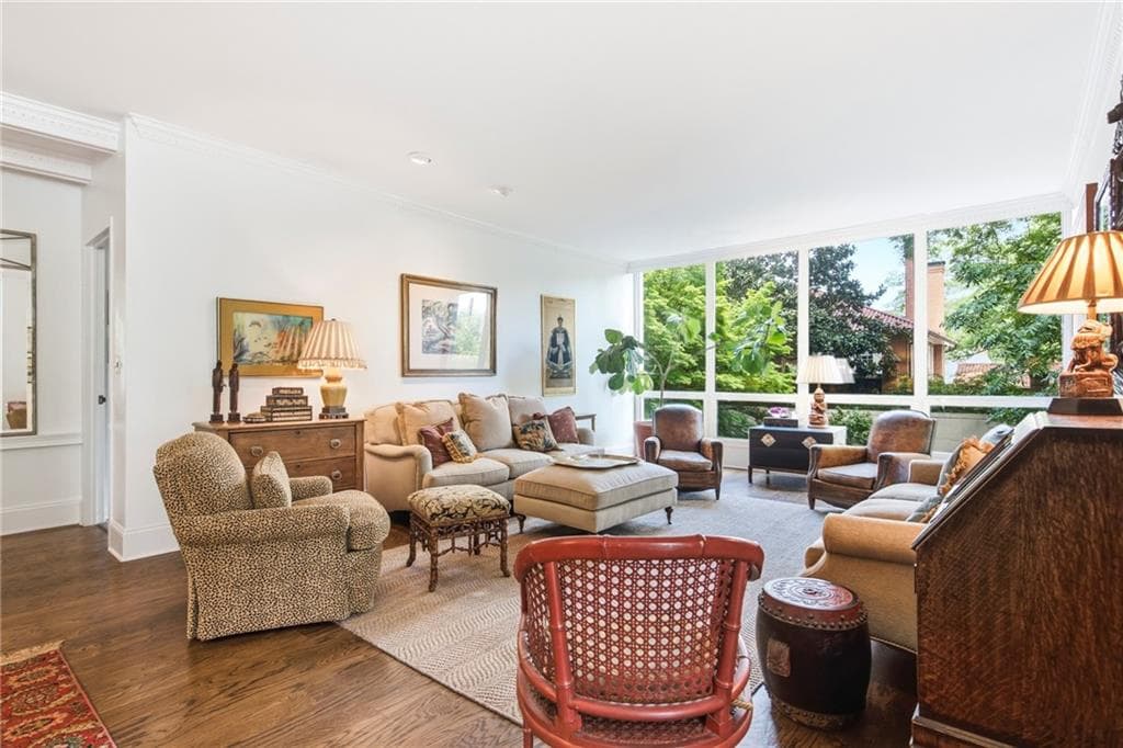2 bedroom, 2 bathroom, 1,594 sq ft condominium for sale at 2575 Peachtree Road 2E, Atlanta, GA 30305 — photo 5