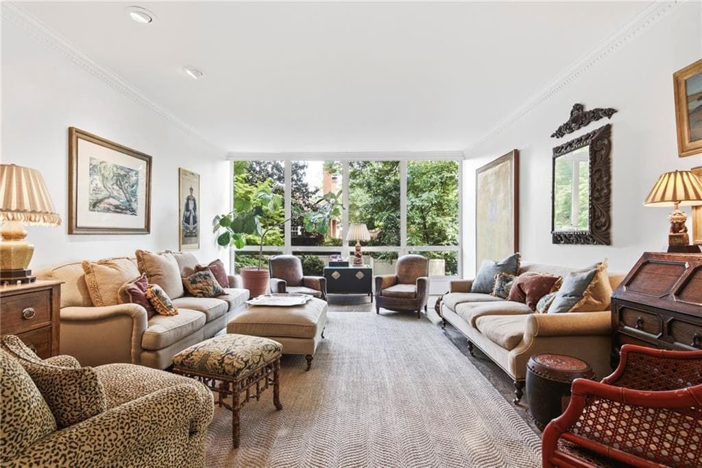 2 bedroom, 2 bathroom, 1,594 sq ft condominium for sale at 2575 Peachtree Road 2E, Atlanta, GA 30305 — photo 7
