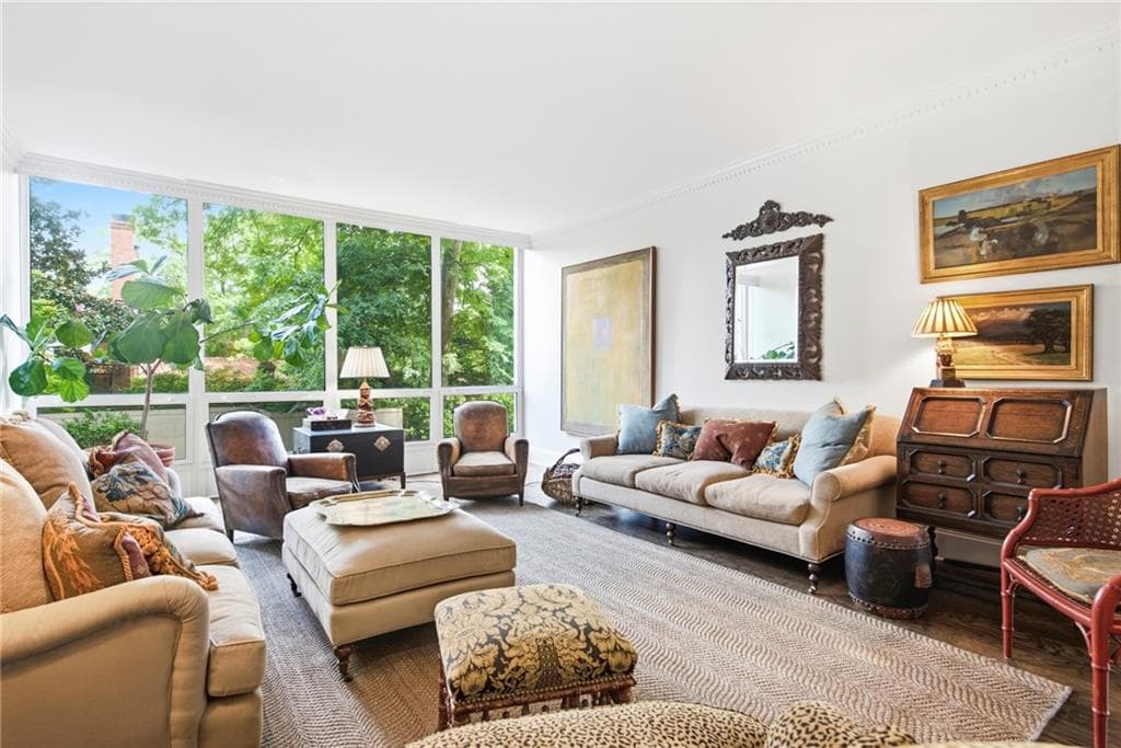 2 bedroom, 2 bathroom, 1,594 sq ft condominium for sale at 2575 Peachtree Road 2E, Atlanta, GA 30305 — photo 6