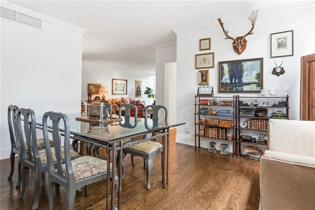 2 bedroom, 2 bathroom, 1,594 sq ft condominium for sale at 2575 Peachtree Road 2E, Atlanta, GA 30305 — photo 10