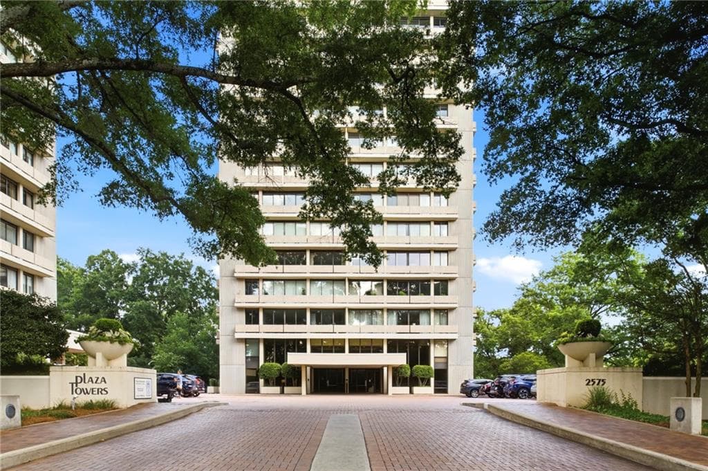 2 bedroom, 2 bathroom, 1,594 sq ft condominium for sale at 2575 Peachtree Road 2E, Atlanta, GA 30305