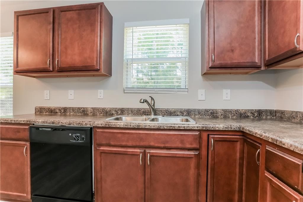 3 bedroom, 3 bathroom, 1,630 sq ft single family residence for rent at 1325 To Lani Farm Road, Stone Mountain, GA 30083 for $1,740 a month — photo 4