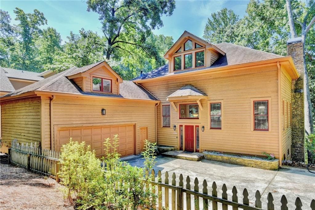 4 bedroom, 5 bathroom, 3,884 sq ft single family residence for sale at 9035 Walnut Cove Lane, Gainesville, GA 30506 — photo 2