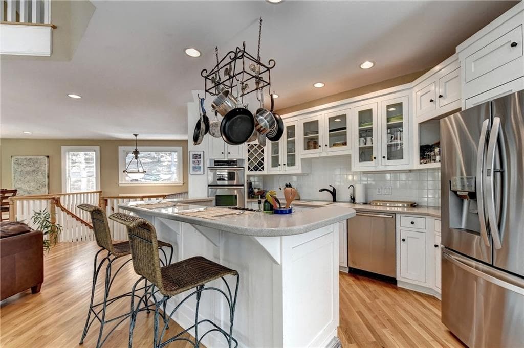 4 bedroom, 5 bathroom, 3,884 sq ft single family residence for sale at 9035 Walnut Cove Lane, Gainesville, GA 30506 — photo 5