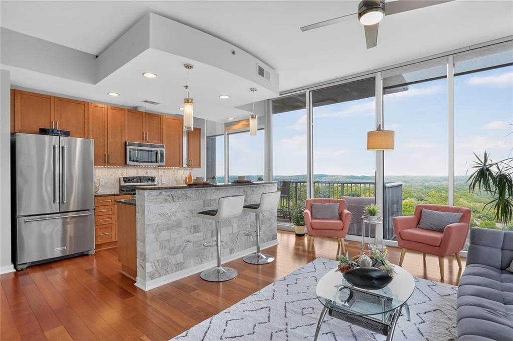 2 bedroom, 2 bathroom, 1,204 sq ft condominium under contract at 855 Peachtree Street 1513, Atlanta, GA 30308 — photo 3