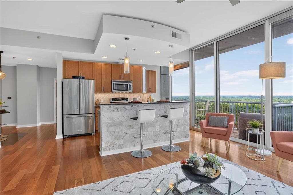 2 bedroom, 2 bathroom, 1,204 sq ft condominium under contract at 855 Peachtree Street 1513, Atlanta, GA 30308 — photo 8
