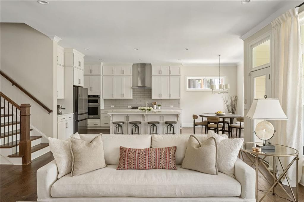 6 bedroom, 5 bathroom, 4,196 sq ft single family residence for sale at 380 Braeden Way, Alpharetta, GA 30009 — photo 6