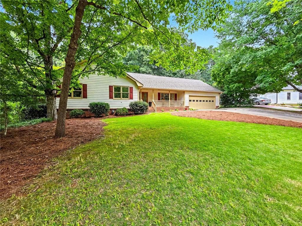 3 bedroom, 3 bathroom, 1,950 sq ft single family residence for sale at 626 Hunt Station Drive, Lawrenceville, GA 30044 — photo 3