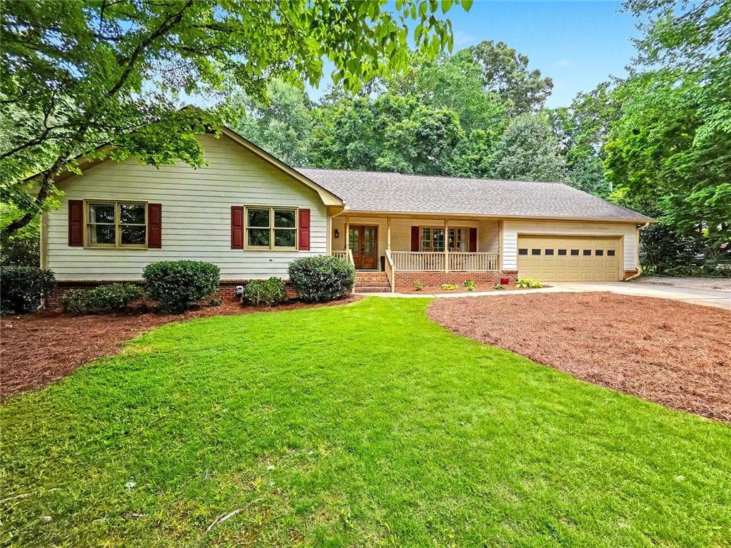 3 bedroom, 3 bathroom, 1,950 sq ft single family residence for sale at 626 Hunt Station Drive, Lawrenceville, GA 30044 — photo 4
