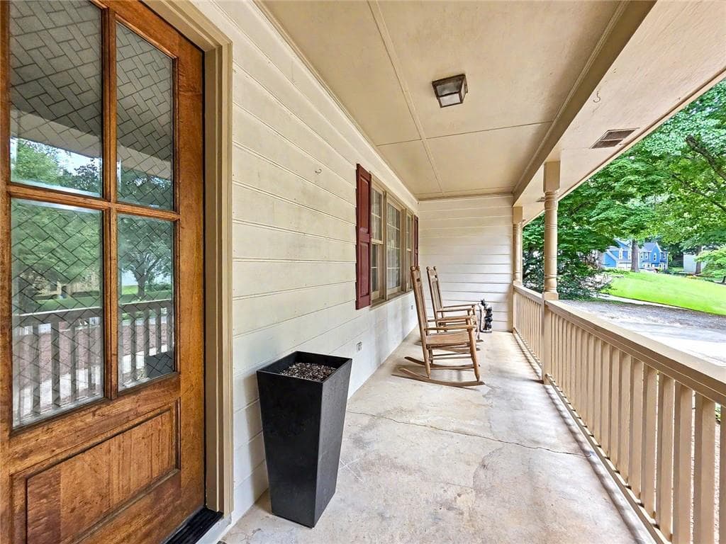 3 bedroom, 3 bathroom, 1,950 sq ft single family residence for sale at 626 Hunt Station Drive, Lawrenceville, GA 30044 — photo 5