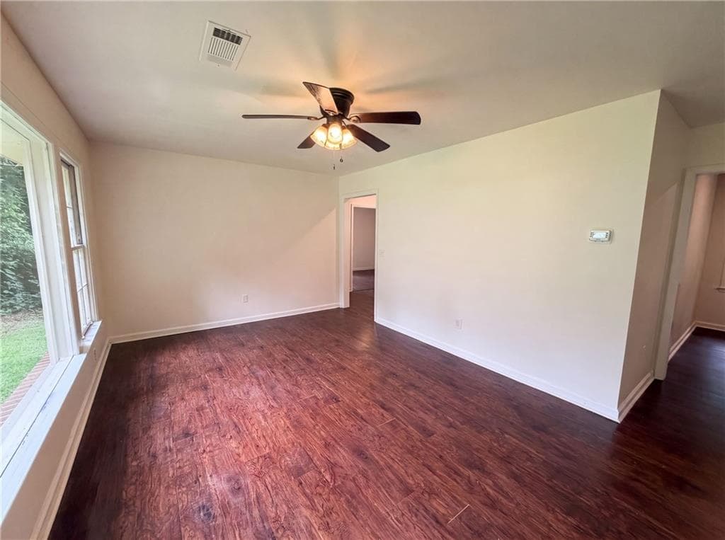 3 bedroom, 1 bathroom, 1,205 sq ft single family residence for sale at 856 Glenway Drive, Atlanta, GA 30344 — photo 3