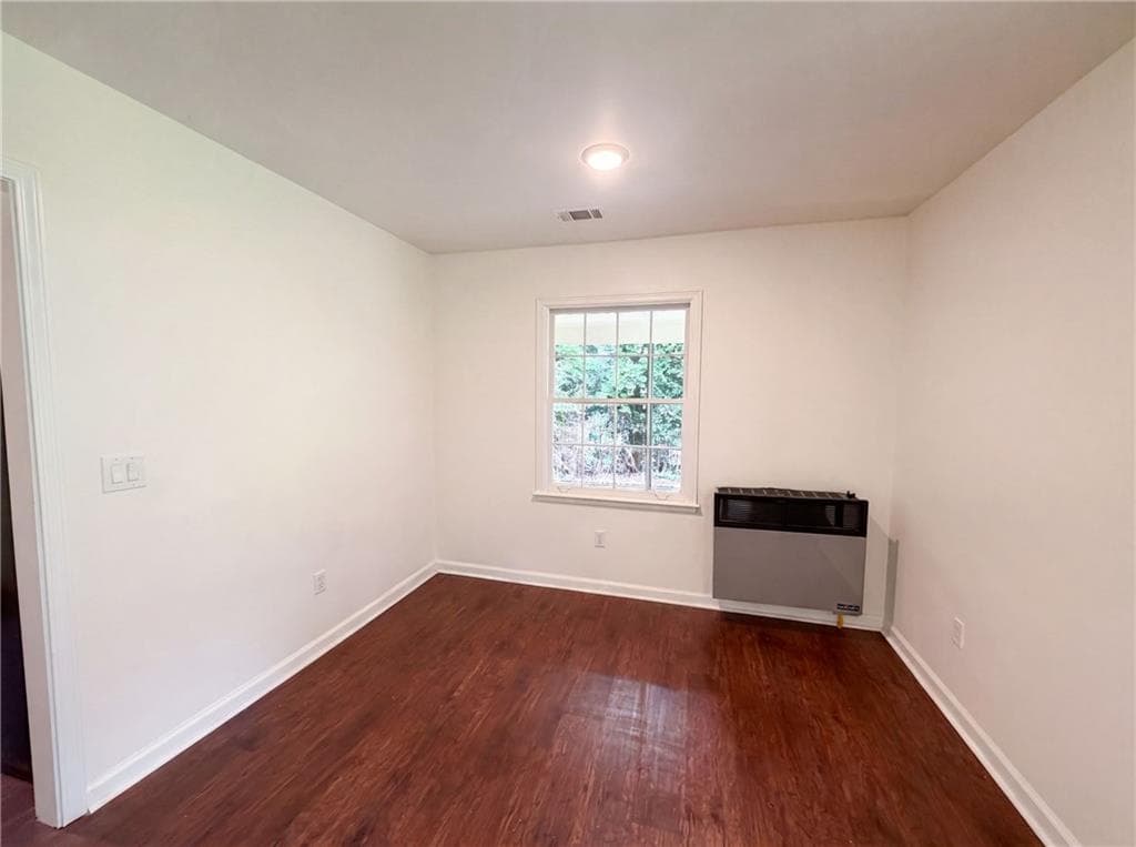 3 bedroom, 1 bathroom, 1,205 sq ft single family residence for sale at 856 Glenway Drive, Atlanta, GA 30344 — photo 4