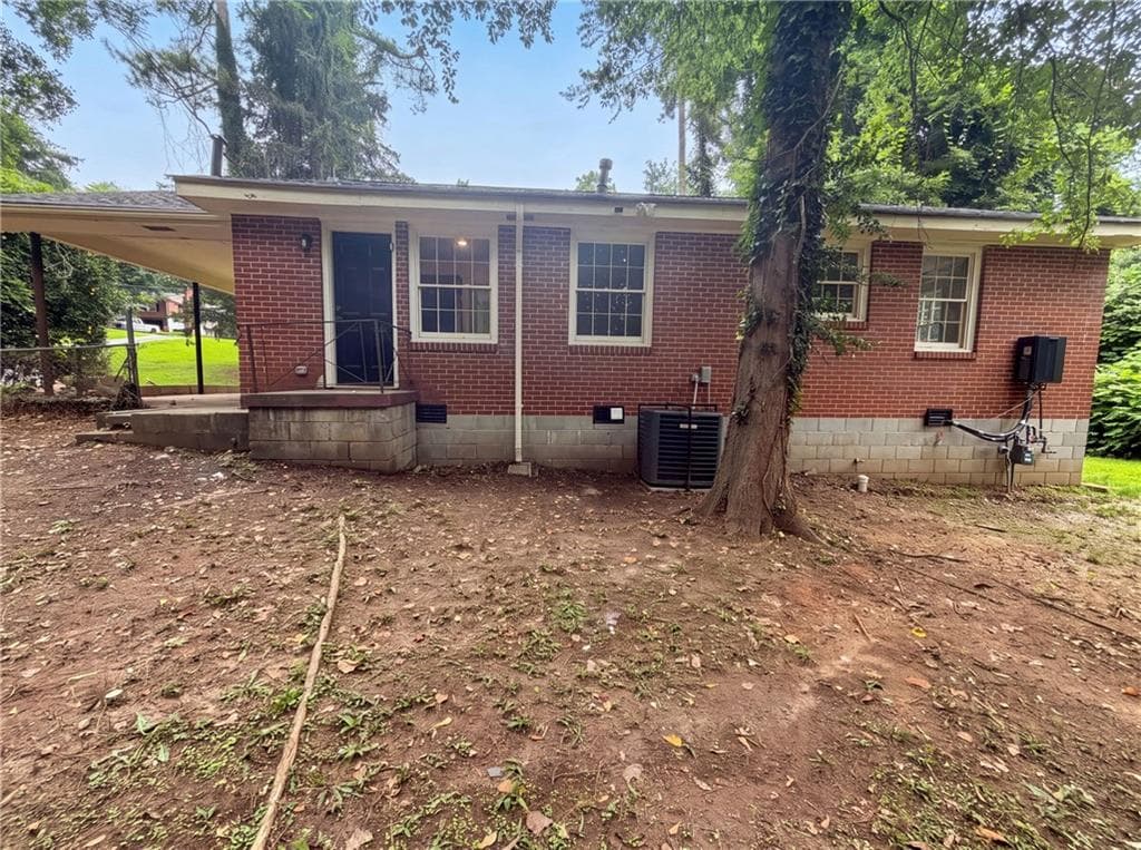 3 bedroom, 1 bathroom, 1,205 sq ft single family residence for sale at 856 Glenway Drive, Atlanta, GA 30344 — photo 5