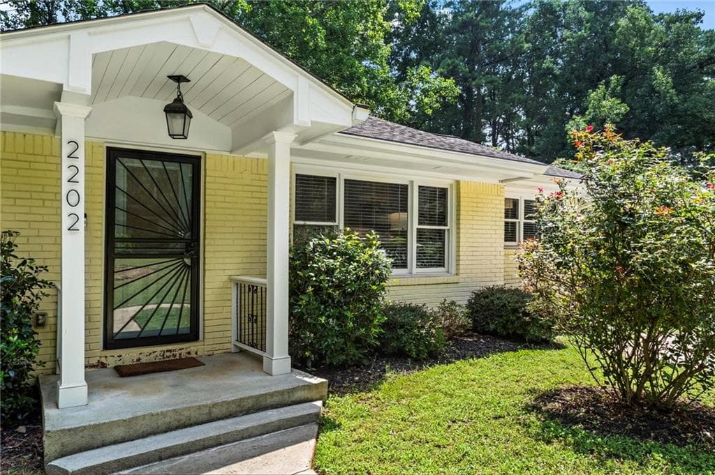 3 bedroom, 2 bathroom, 1,859 sq ft single family residence for sale at 2202 Lilac Lane, Decatur, GA 30032 — photo 2