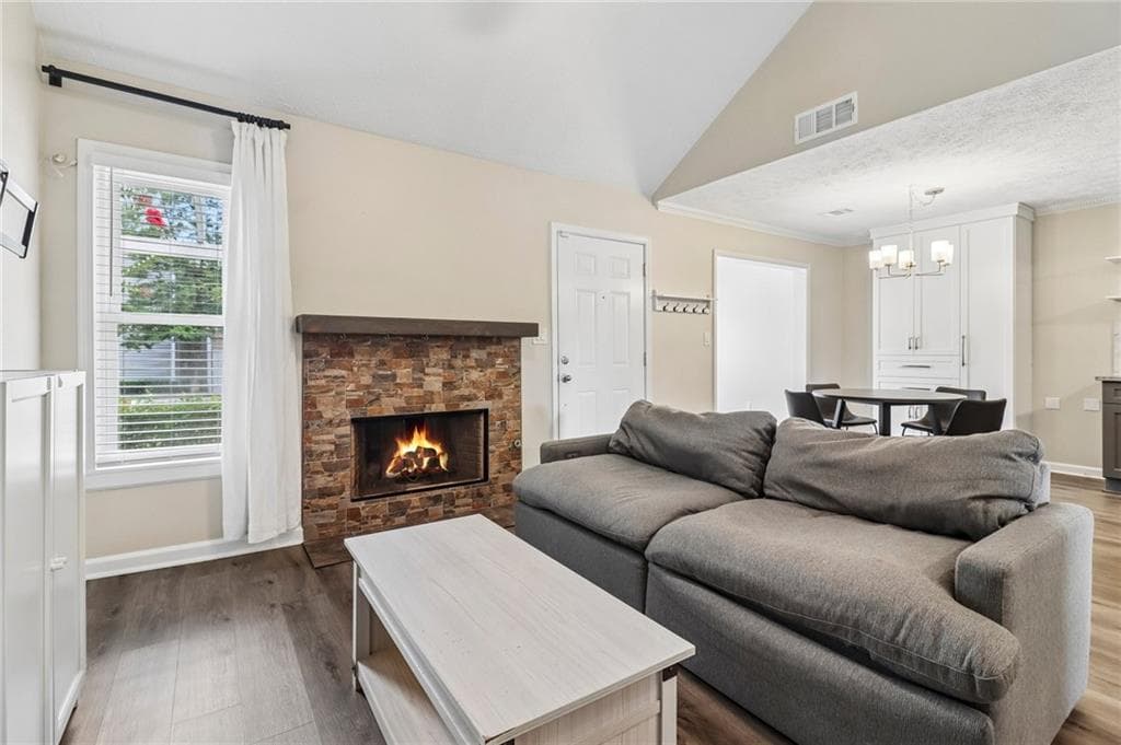 3 bedroom, 2 bathroom, 1,241 sq ft condominium for sale at 1605 Homestead Trail, Alpharetta, GA 30004 — photo 3