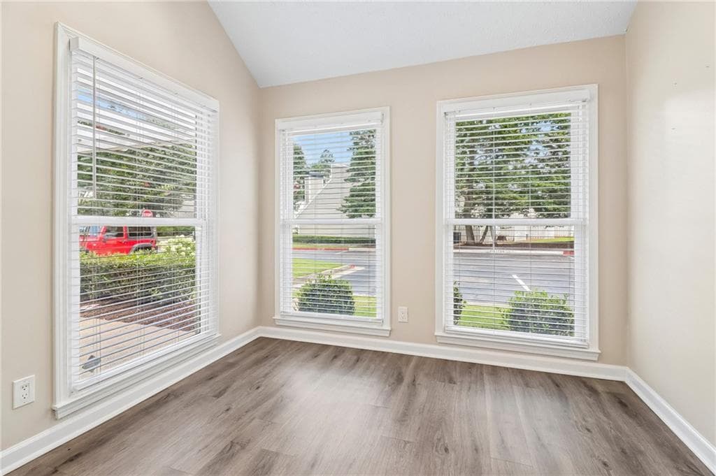 3 bedroom, 2 bathroom, 1,241 sq ft condominium for sale at 1605 Homestead Trail, Alpharetta, GA 30004 — photo 10