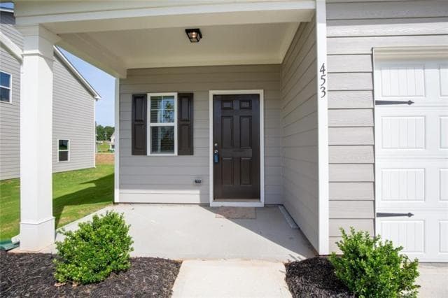 4 bedroom, 3 bathroom, 1,987 sq ft single family residence for rent at 453 Winter Chase, Pendergrass, GA 30567 for $1,825 a month — photo 2
