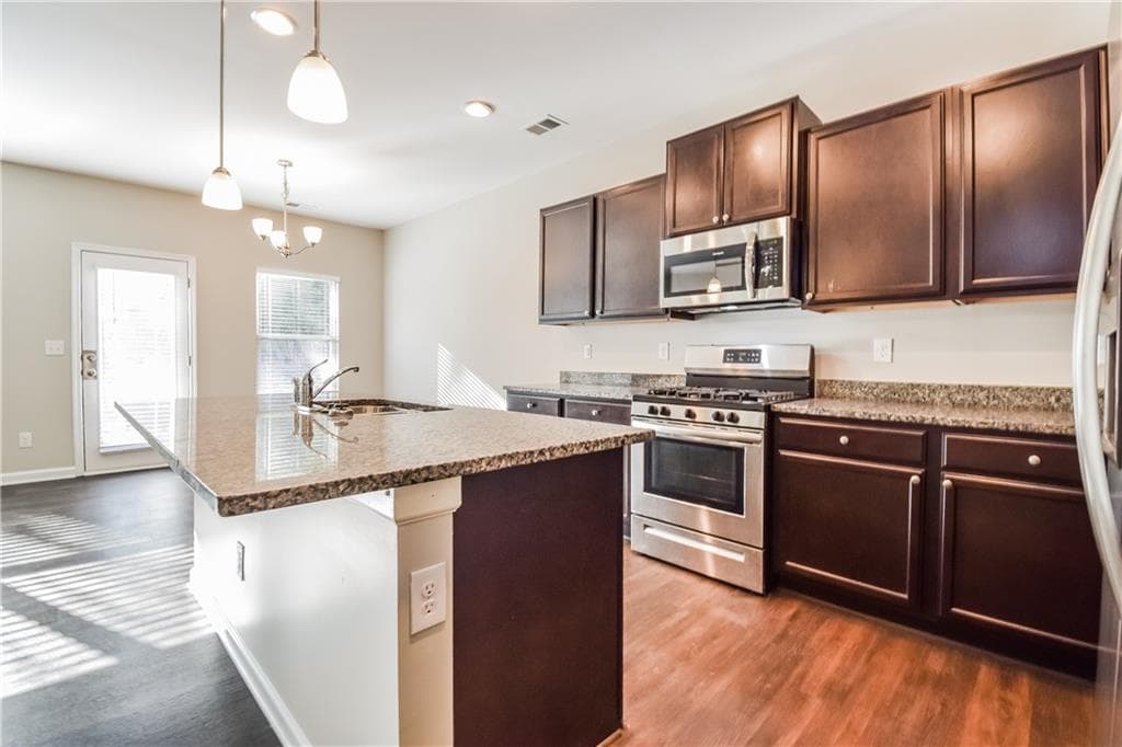 3 bedroom, 3 bathroom, 1,966 sq ft single family residence for rent at 4995 Rapahoe Trail, Atlanta, GA 30349 for $2,340 a month — photo 4