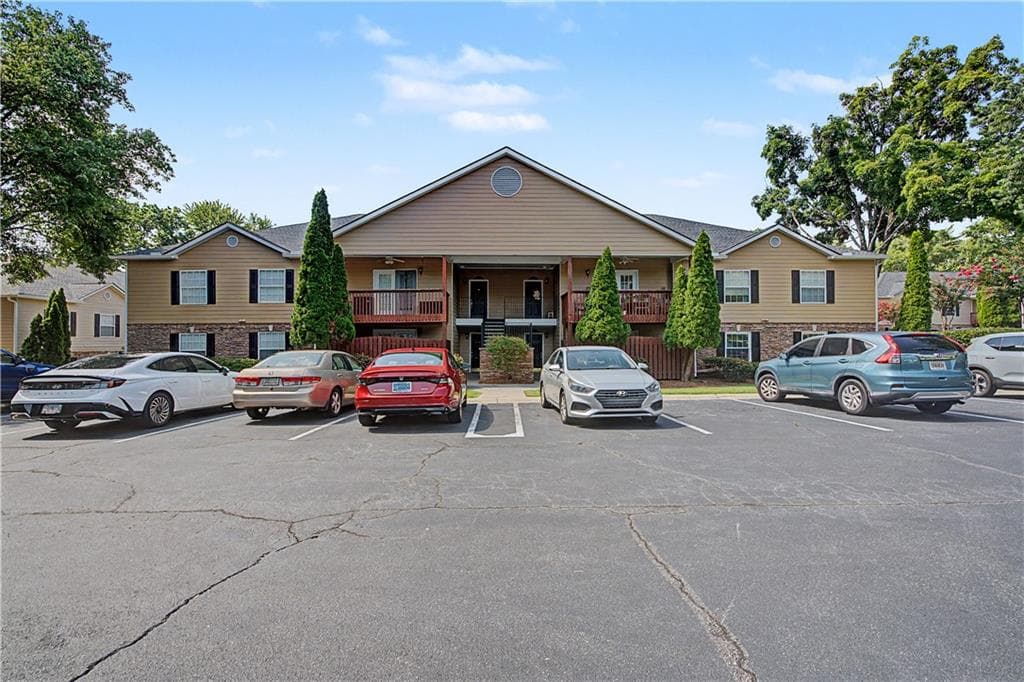 2 bedroom, 2 bathroom, 1,225 sq ft condominium for sale at 706 Brighton Point, Sandy Springs, GA 30328 — photo 2
