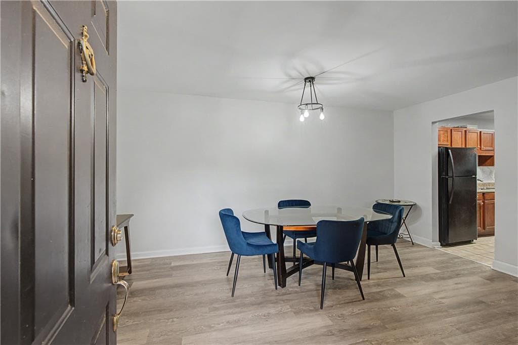 2 bedroom, 2 bathroom, 1,225 sq ft condominium for sale at 706 Brighton Point, Sandy Springs, GA 30328 — photo 4