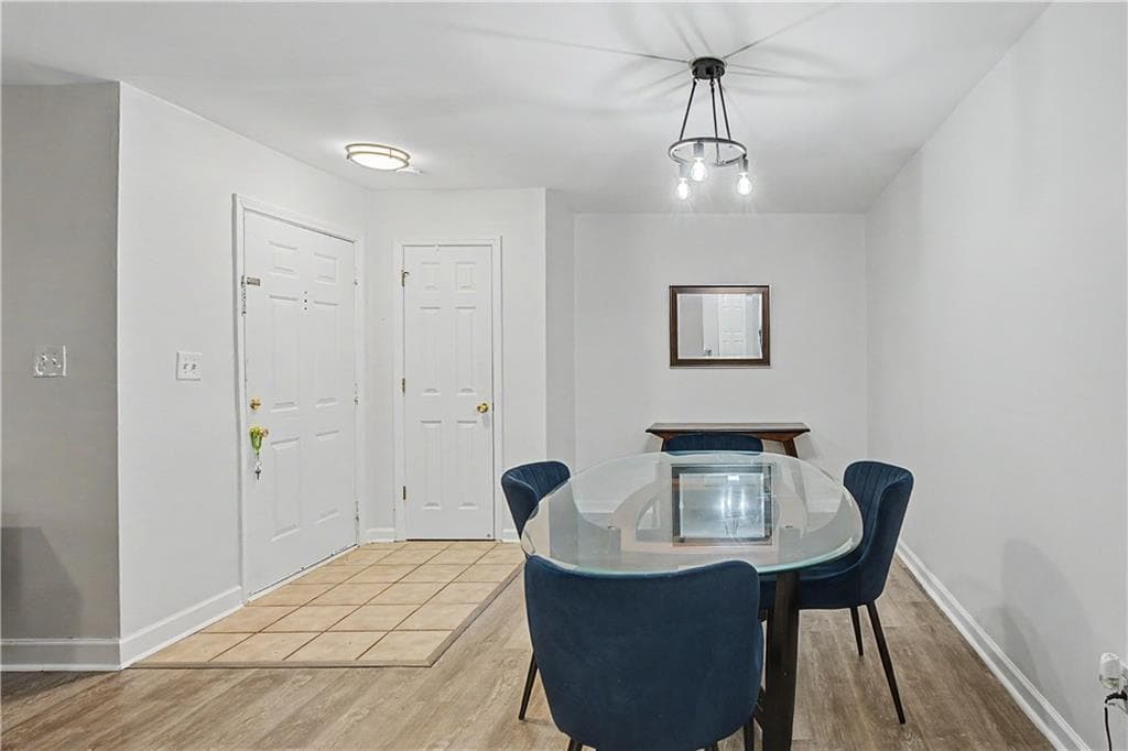 2 bedroom, 2 bathroom, 1,225 sq ft condominium for sale at 706 Brighton Point, Sandy Springs, GA 30328 — photo 6