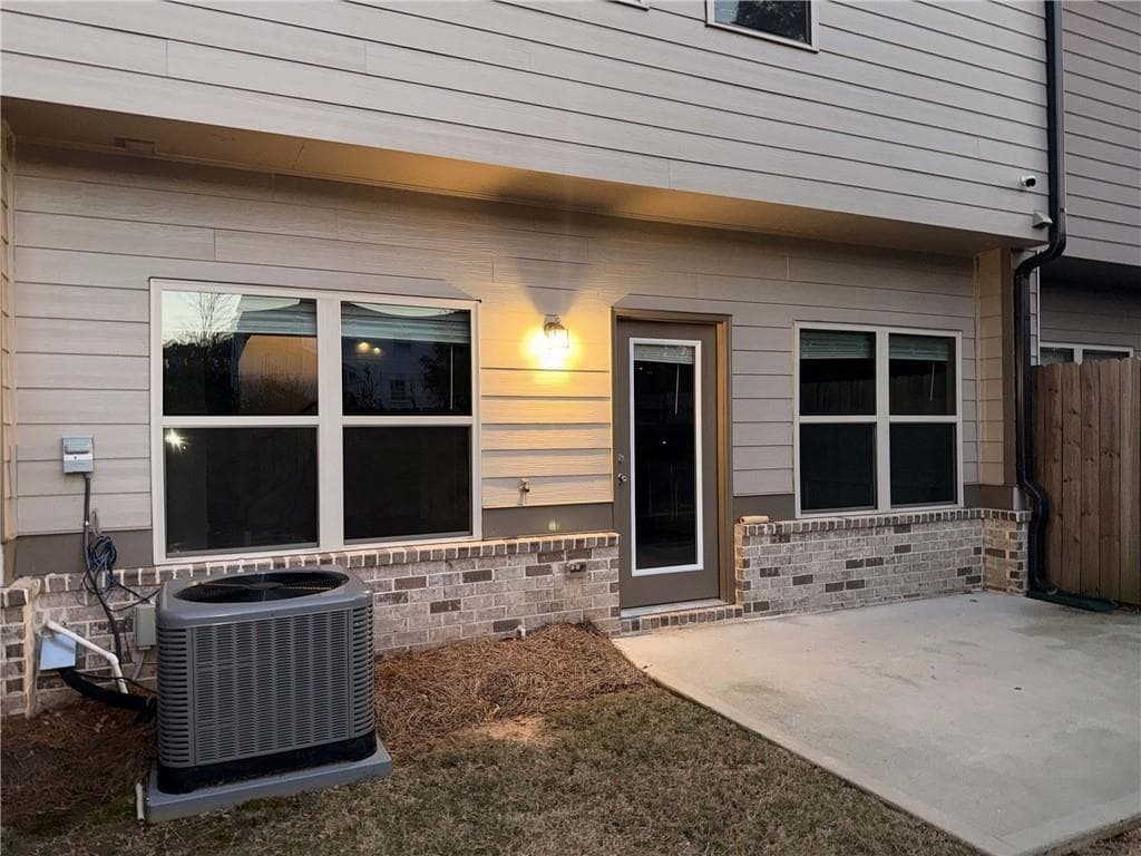 3 bedroom, 3 bathroom, 1,970 sq ft townhouse for rent at 480 Rockfern Court, Lilburn, GA 30047 for $2,300 a month — photo 3