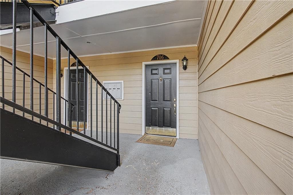 2 bedroom, 2 bathroom, 1,225 sq ft condominium for sale at 706 Brighton Point, Sandy Springs, GA 30328 — photo 3