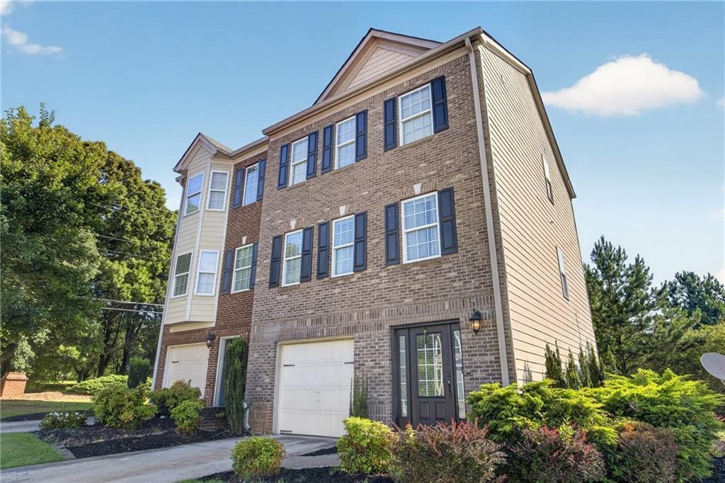 3 bedroom, 4 bathroom, 1,947 sq ft townhouse for sale at 2940 Frederica Court, Douglasville, GA 30135 — photo 3