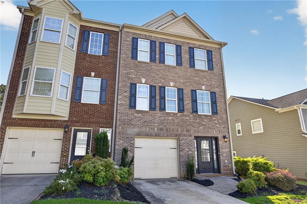 3 bedroom, 4 bathroom, 1,947 sq ft townhouse for sale at 2940 Frederica Court, Douglasville, GA 30135 — photo 2