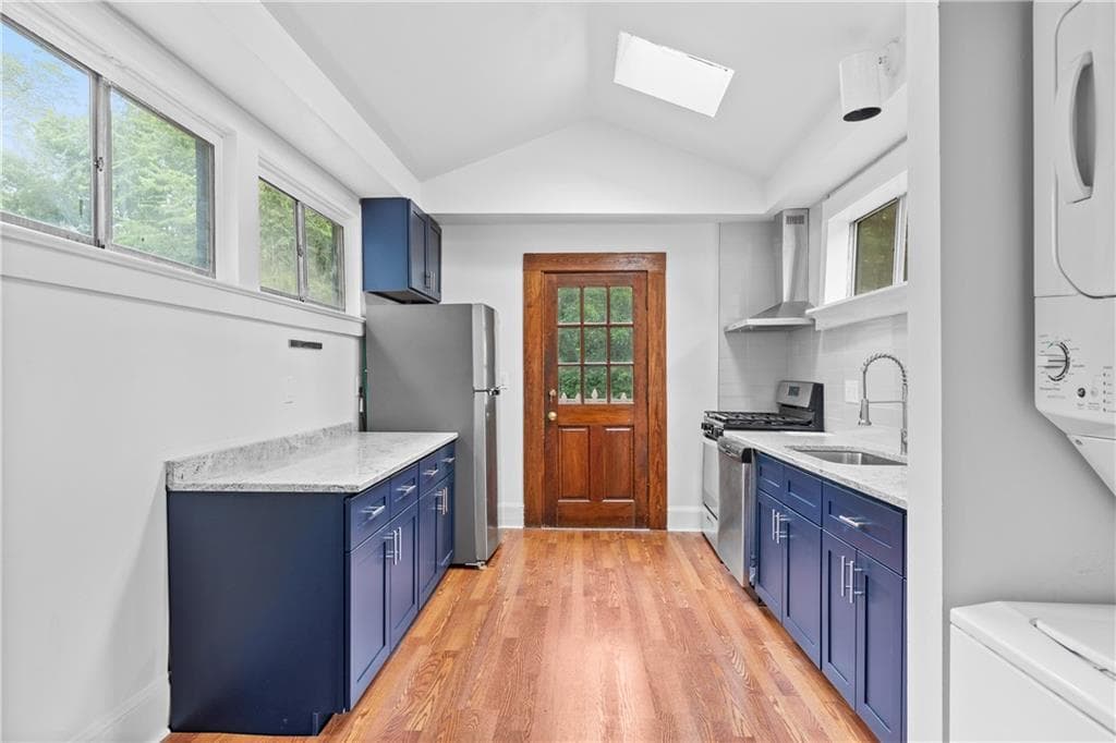 2 bedroom, 1 bathroom, 3,160 sq ft duplex for rent at 235 Elizabeth B, Atlanta, GA 30307 for $3,400 a month — photo 9