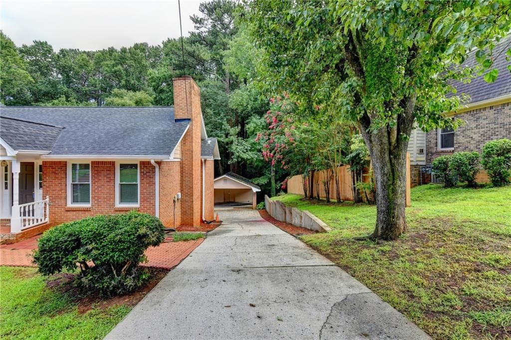 2 bedroom, 2 bathroom, 1,364 sq ft townhouse for sale at 5025 Leeshire Trail 7, Tucker, GA 30084 — photo 2