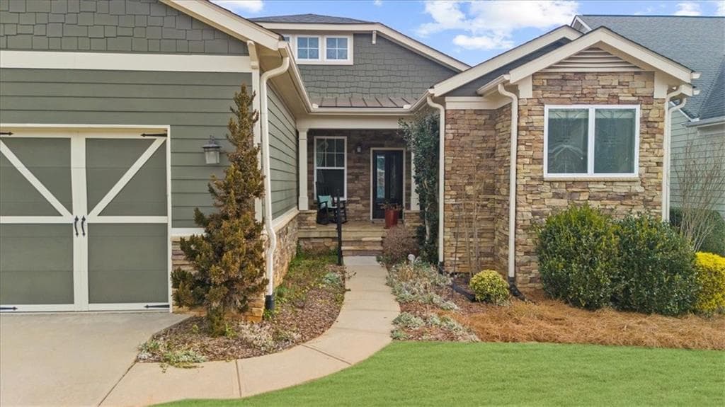 3 bedroom, 2 bathroom, 2,383 sq ft single family residence for sale at 3333 Noble Fir Trace, Gainesville, GA 30504 — photo 3