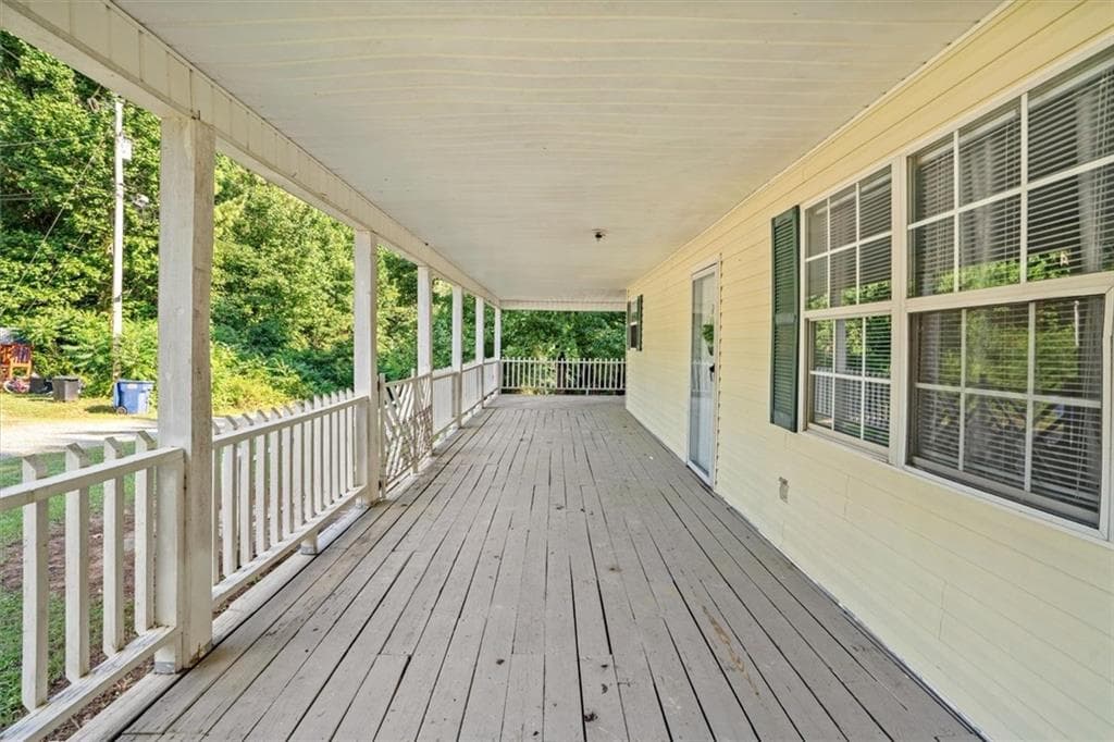 2 bedroom, 1 bathroom, 1,040 sq ft single family residence under contract at 1020 Davenport Road, Dalton, GA 30721 — photo 4