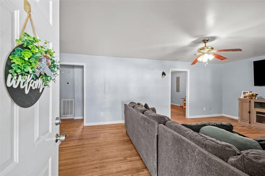 2 bedroom, 1 bathroom, 1,040 sq ft single family residence under contract at 1020 Davenport Road, Dalton, GA 30721 — photo 5