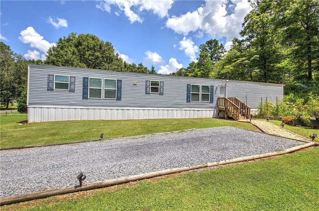 3 bedroom, 2 bathroom, 1,190 sq ft single family residence for sale at 115 Webberdale Drive, Plainville, GA 30733