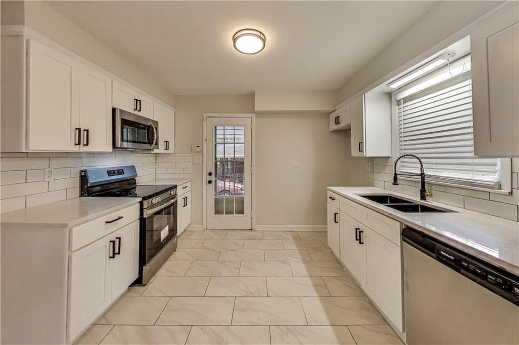 3 bedroom, 2 bathroom, 1,256 sq ft single family residence for sale at 3110 Rollingwood Lane, Atlanta, GA 30316 — photo 9