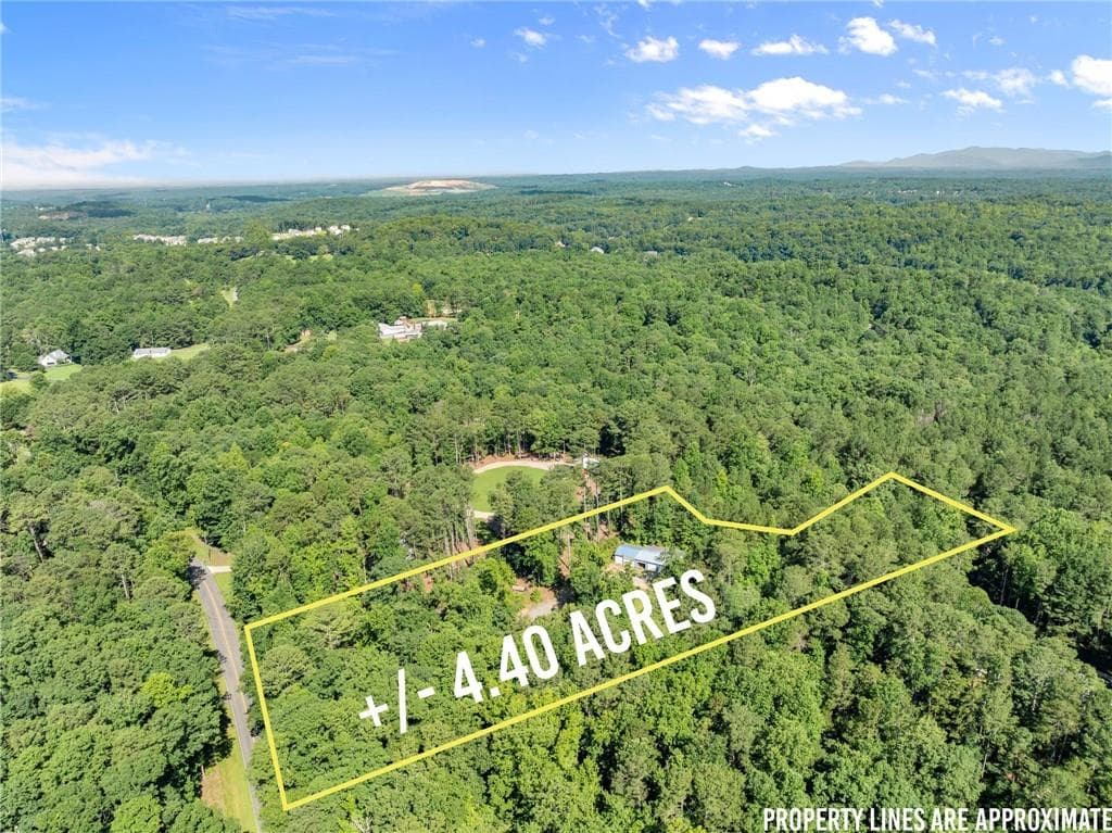 4 bedroom, 3 bathroom, 3,533 sq ft single family residence under contract at 7095 Cogburn Road, Cumming, GA 30028 — photo 2