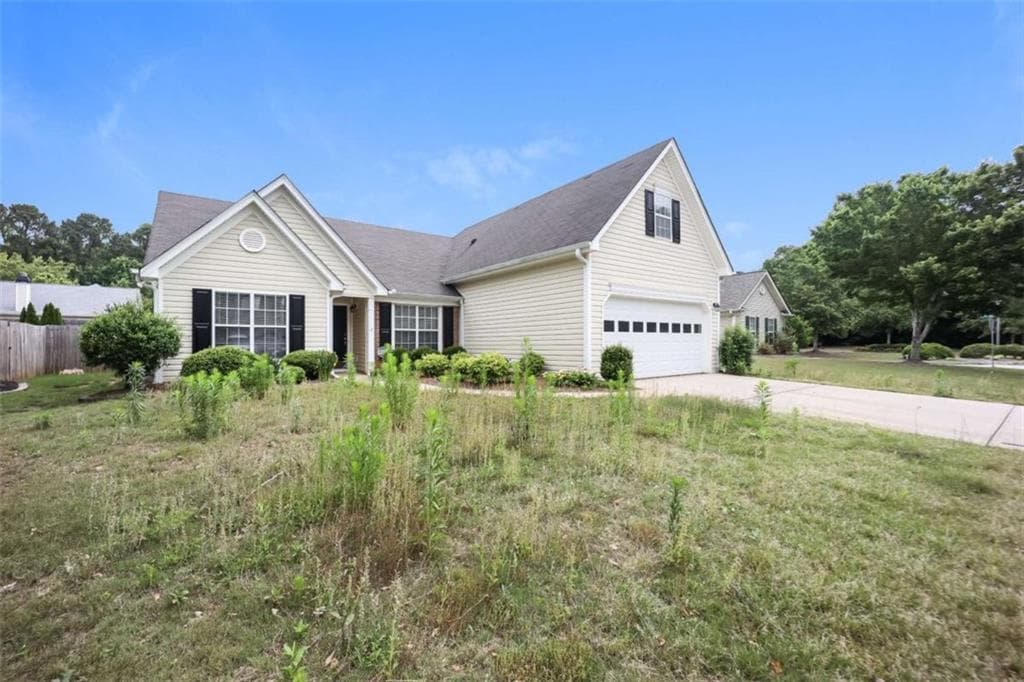 3 bedroom, 3 bathroom, 1,645 sq ft single family residence for sale at 413 Baldwin Court, Newnan, GA 30263 — photo 2