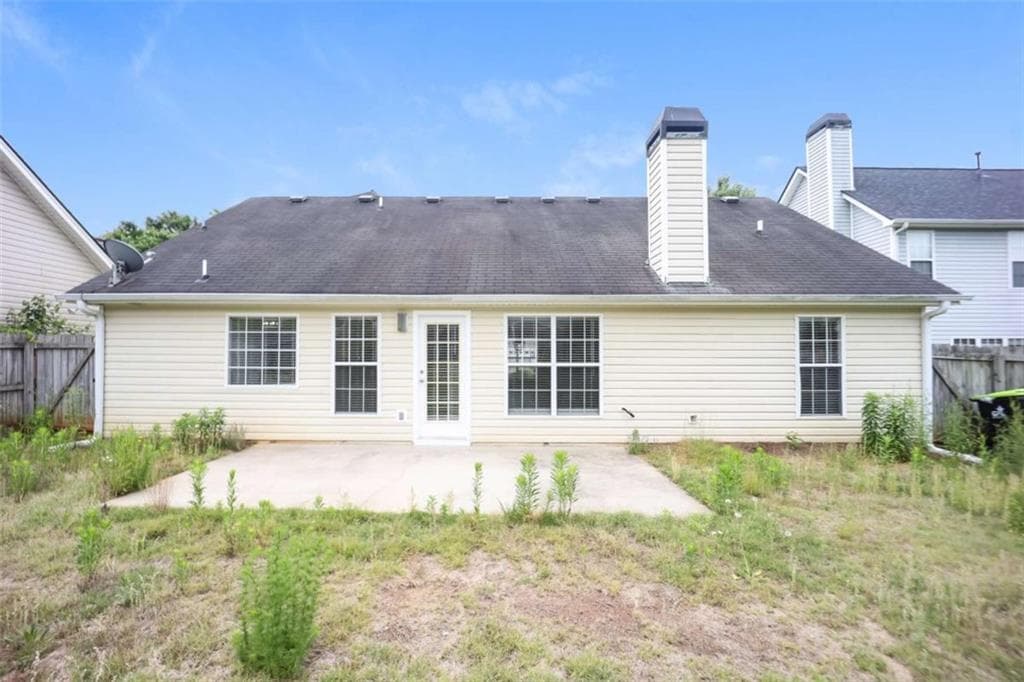3 bedroom, 3 bathroom, 1,645 sq ft single family residence for sale at 413 Baldwin Court, Newnan, GA 30263 — photo 3