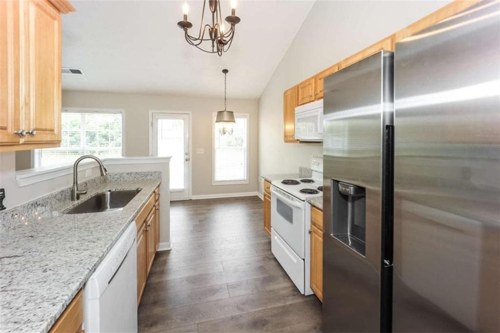 3 bedroom, 3 bathroom, 1,645 sq ft single family residence for sale at 413 Baldwin Court, Newnan, GA 30263 — photo 7